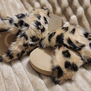 Toms Leopard Print Fuzzy Slippers